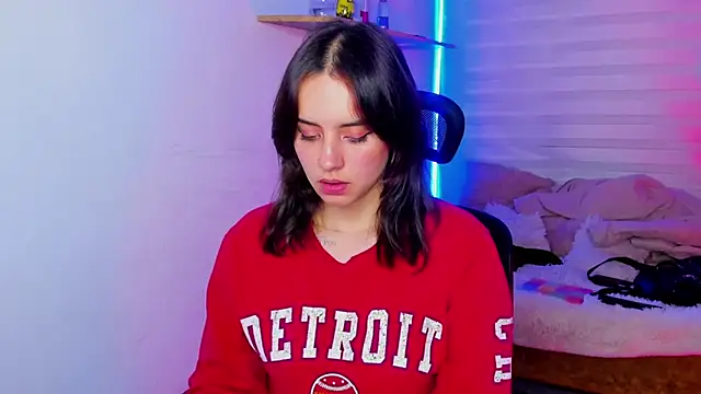 Emily Lindey online show from October 17, 3:10 am