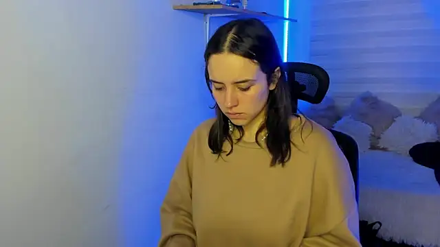 Emily Lindey online show from November 2, 3:09 am