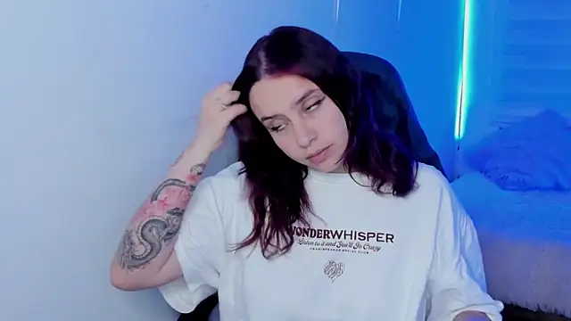 Emily Lindey online show from January 19, 6:39 am