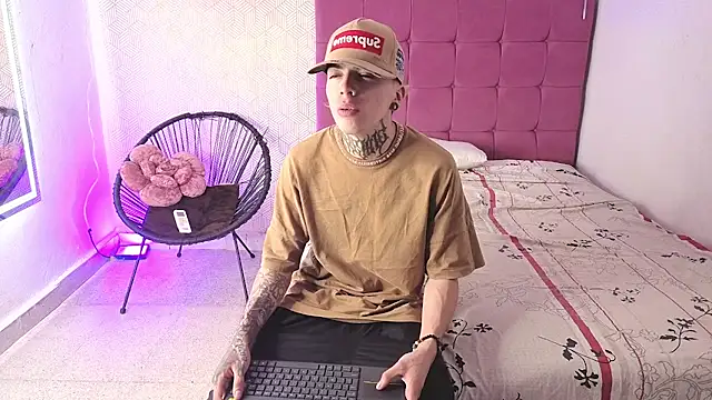 lily and wan online show from November 2, 10:06 am