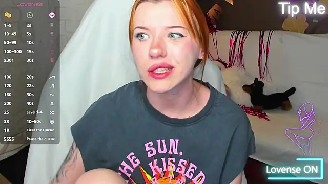 Snapshot of MeganNewCat chatting on June 26, 8:46 pm MeganNewCat online show from June 26, 8:46 pm