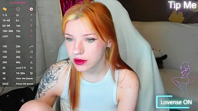 Snapshot of MeganNewCat chatting on June 28, 8:26 pm MeganNewCat online show from June 28, 8:26 pm