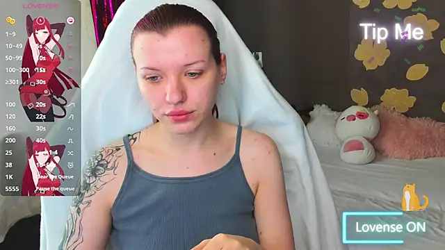 Snapshot of MeganNewCat chatting on July 9, 6:39 am MeganNewCat online show from July 9, 6:39 am