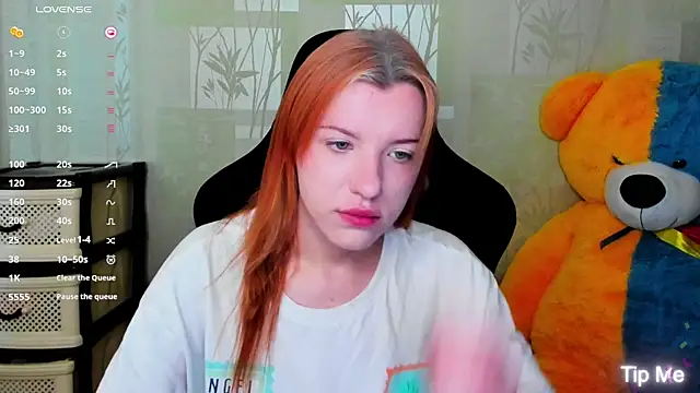 Snapshot of MeganNewCat chatting on August 7, 6:48 am MeganNewCat online show from August 7, 6:48 am