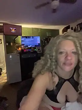 Snapshot of queenkelly1234 chatting on October 29, 2:36 am queenkelly1234 online show from October 29, 2:36 am