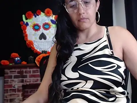 Lucyy Naugthy online show from November 10, 12:37 pm