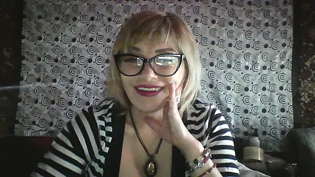 Lia Ray online show from November 24, 8:30 pm