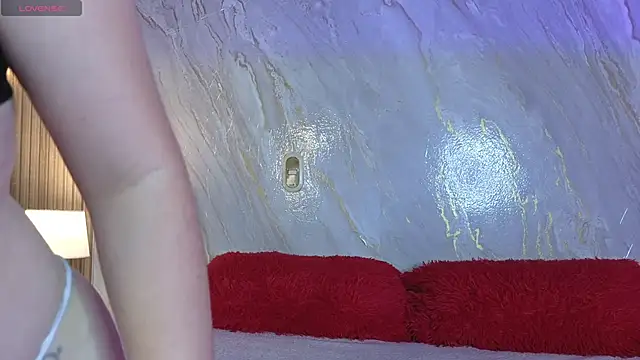 Snapshot of Lexie_Rossee chatting on February 17, 9:32 pm Lexie Rossee online show from February 17, 9:32 pm