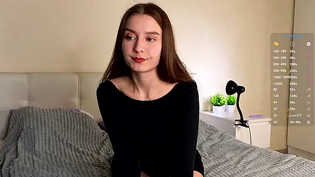 La L U N E online show from December 15, 7:40 pm