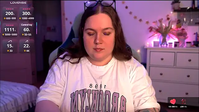 Snapshot of SummerTina chatting on March 17, 8:19 pm SummerTina online show from March 17, 8:19 pm