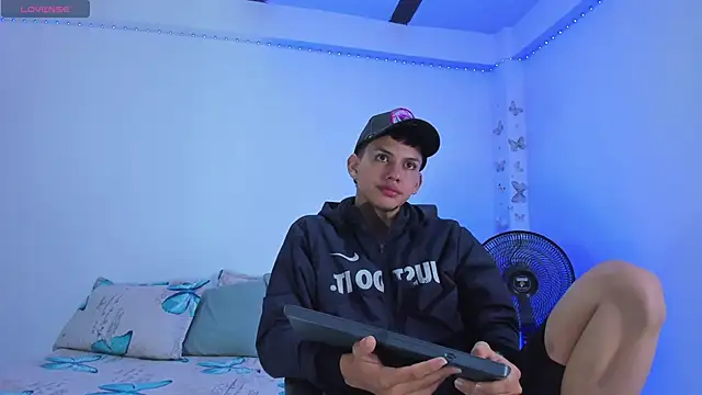 Snapshot of Axel_Cody_ chatting on October 19, 11:44 am Axel Cody online show from October 19, 11:44 am