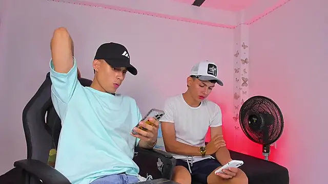 Snapshot of Axel_Cody_ chatting on November 17, 7:19 pm Axel Cody online show from November 17, 7:19 pm