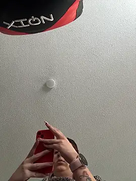 Snapshot of Zoe_fire chatting on December 15, 11:25 am Zoe fire online show from December 15, 11:25 am