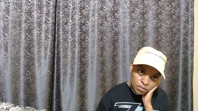 Snapshot of fifiqueen25 chatting on January 10, 4:31 pm fifiqueen25 online show from January 10, 4:31 pm