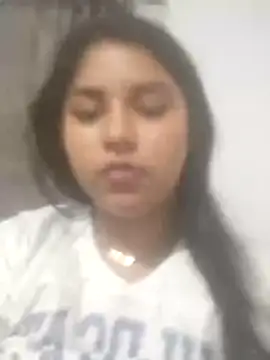 Snapshot of angie_hott chatting on December 4, 8:23 am angie hott online show from December 4, 8:23 am