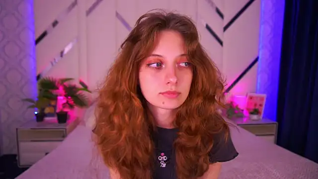 Snapshot of CuteeFoxy chatting on October 28, 2:20 pm CuteeFoxy online show from October 28, 2:20 pm