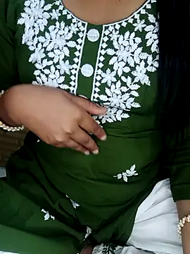 Snapshot of Varsh_rani1 chatting on October 15, 6:24 am Varsh rani1 online show from October 15, 6:24 am