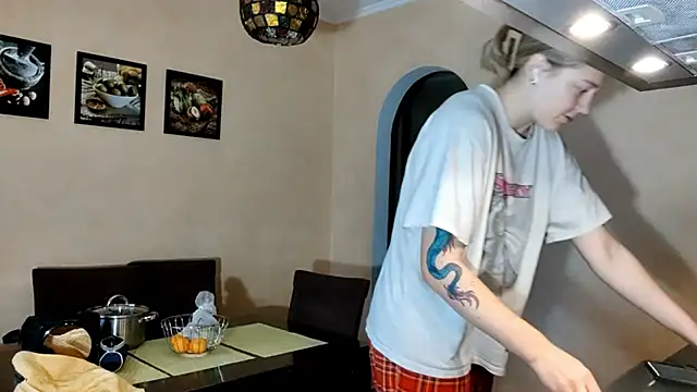 Snapshot of ThomasinaGalvin chatting on November 9, 10:24 am ThomasinaGalvin online show from November 9, 10:24 am