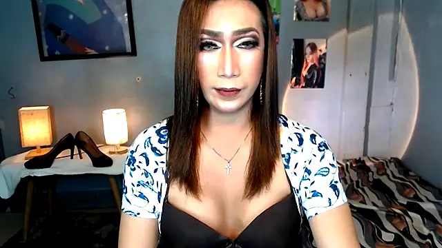 littleredbunny27 online show from June 1, 8:49 am