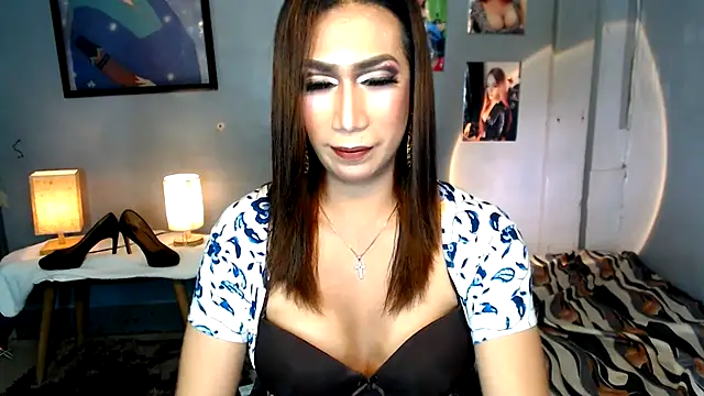 littleredbunny27 online show from June 3, 9:31 pm
