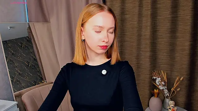 BereniceThull online show from October 19, 4:57 am