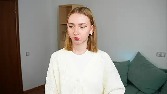 BereniceThull online show from October 23, 6:02 am