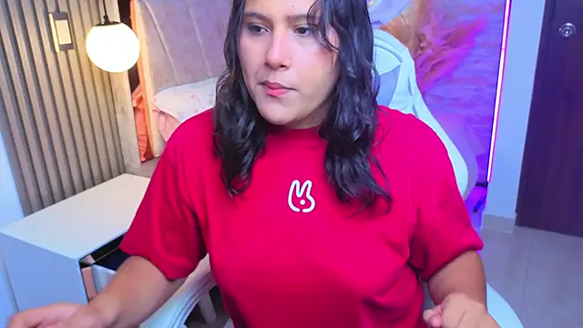 luna jonezz online show from October 26, 9:15 am