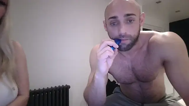 Snapshot of laceystarrxxx chatting on December 21, 6:42 am laceystarrxxx online show from December 21, 6:42 am