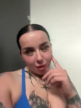 lucycoxxoxo online show from May 15, 11:12 pm