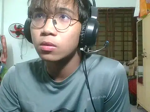 Snapshot of kave2033 chatting on November 2, 2:52 pm kave2033 online show from November 2, 2:52 pm