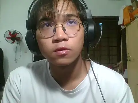 Snapshot of kave2033 chatting on November 14, 3:33 pm kave2033 online show from November 14, 3:33 pm