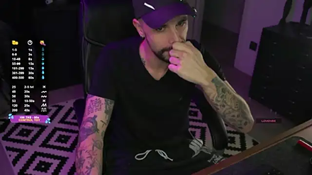 monsieurguitsxxx online show from January 14, 4:12 pm