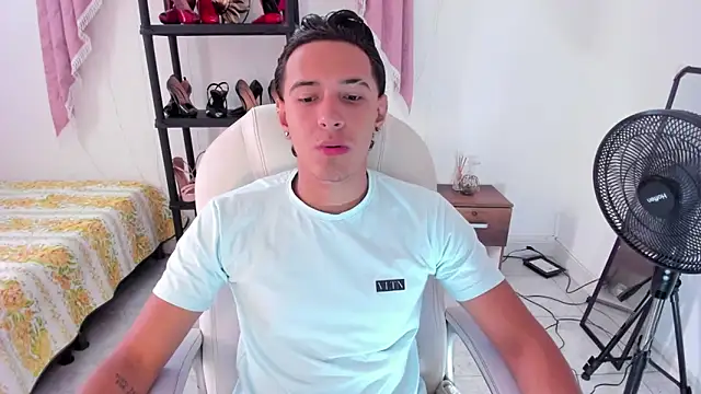 Snapshot of Hayden_Boy_ chatting on November 1, 7:16 pm Hayden Boy online show from November 1, 7:16 pm