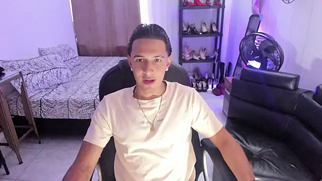 Snapshot of Hayden_Boy_ chatting on November 8, 8:51 pm Hayden Boy online show from November 8, 8:51 pm