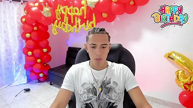 Snapshot of Hayden_Boy_ chatting on November 13, 8:52 pm Hayden Boy online show from November 13, 8:52 pm