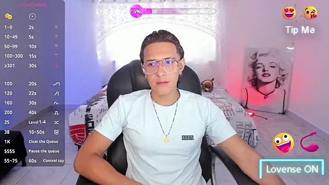 Snapshot of Hayden_Boy_ chatting on November 29, 6:22 pm Hayden Boy online show from November 29, 6:22 pm