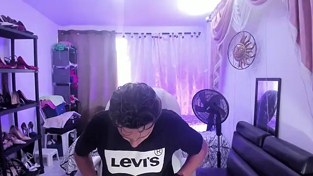 Snapshot of Hayden_Boy_ chatting on December 5, 7:21 pm Hayden Boy online show from December 5, 7:21 pm