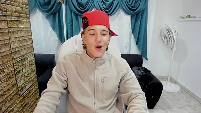 Snapshot of Hayden_Boy_ chatting on December 16, 4:06 am Hayden Boy online show from December 16, 4:06 am