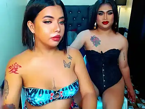 Snapshot of LovelyTs4U chatting on July 7, 12:24 am LovelyTs4U online show from July 7, 12:24 am