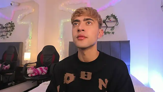 JustinCastiblanco online show from December 3, 11:19 am