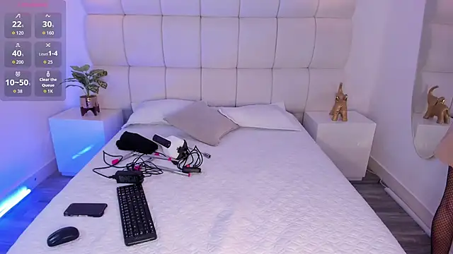 Emili  Jackson online show from November 17, 4:18 am