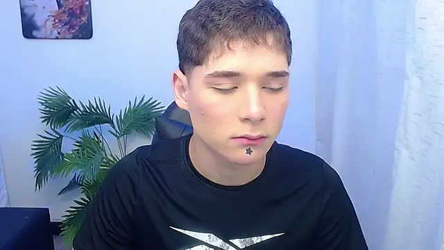 Snapshot of Mattass18 chatting on June 10, 1:32 pm Mattass18 online show from June 10, 1:32 pm