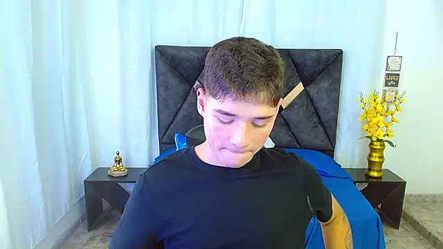 Snapshot of Mattass18 chatting on July 7, 1:37 pm Mattass18 online show from July 7, 1:37 pm