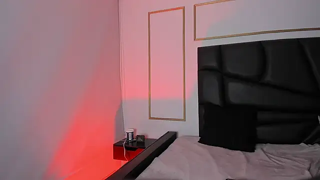 AnnieAndLeandro online show from March 26, 10:04 pm