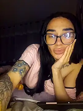 Snapshot of LucyMiax chatting on October 19, 1:06 am LucyMiax online show from October 19, 1:06 am