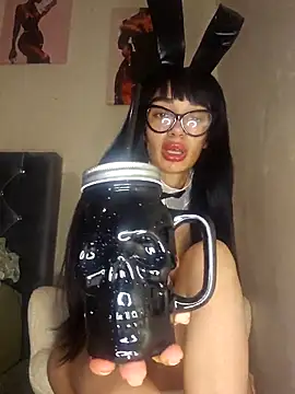 Snapshot of LucyMiax chatting on October 31, 6:09 pm LucyMiax online show from October 31, 6:09 pm