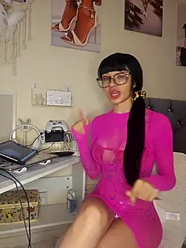 Snapshot of LucyMiax chatting on November 28, 6:32 pm LucyMiax online show from November 28, 6:32 pm