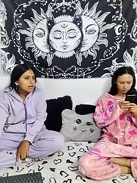 Snapshot of abby_n_emily chatting on May 12, 3:31 pm abby n emily online show from May 12, 3:31 pm