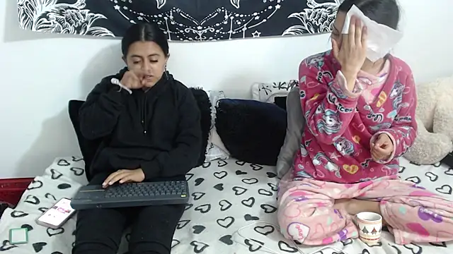 Snapshot of abby_n_emily chatting on May 16, 1:21 pm abby n emily online show from May 16, 1:21 pm