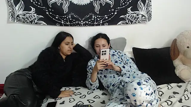 Snapshot of abby_n_emily chatting on May 19, 1:28 pm abby n emily online show from May 19, 1:28 pm